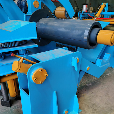 Buon prezzo 1600 mm larghezza di bobina macchina di taglio di bobina in acciaio 380V / 50Hz 5 tonnellate di capacità di ricollo in linea