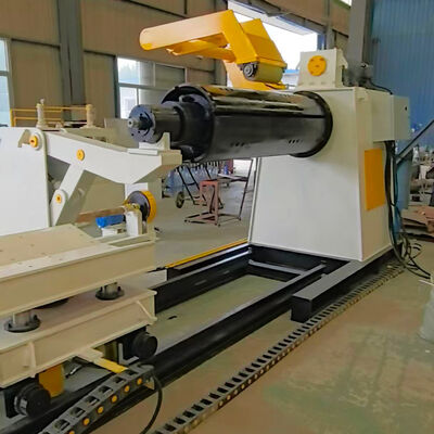 Bon prix Législateur de tôle de 30 T avec vitesse de 10 m/min et largeur de plaque de 700-1650 mm pour un aplatissement efficace du métal en ligne